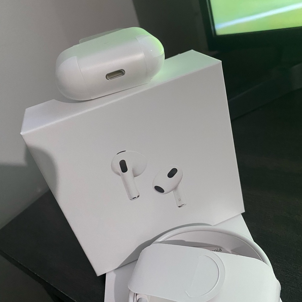 Apple Wireless Earbuds with Charging Case - White